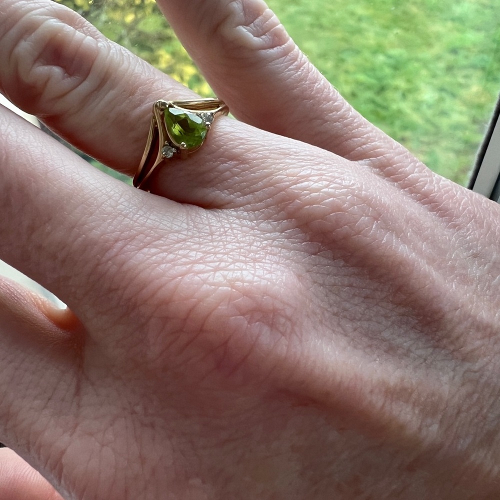 Art Deco Diamond and Peridot Gold Gemstone Ring